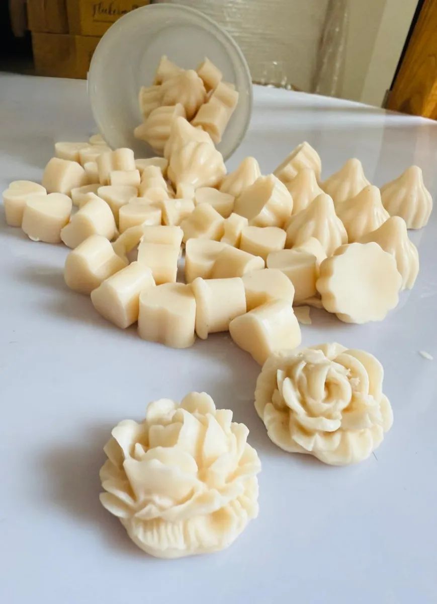 Soy Wax vs Beeswax Candles: Which Is Safer for Your Home?